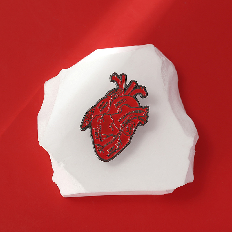 Anatomiczna przypinka emaliowa – Medical Label recenzja i cena